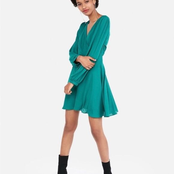 Express emerald green long sleeve flowy wrap top dress size small - Picture 2 of 10